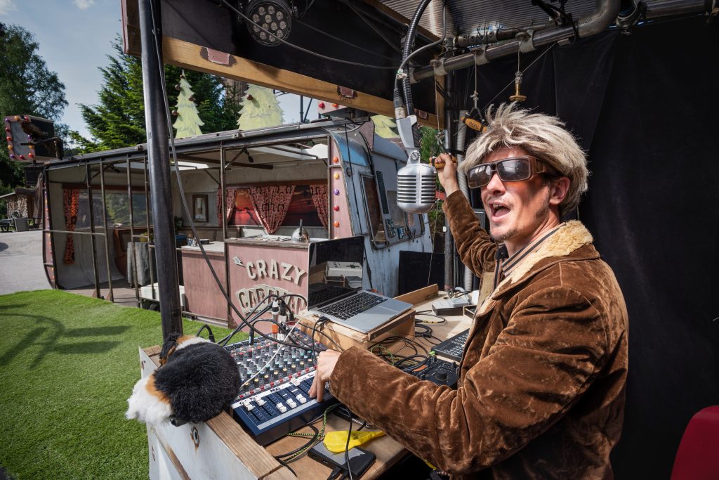 Le forain dans sa cabane