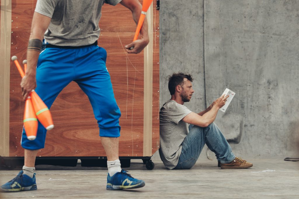 Un jongleur, un lecteur