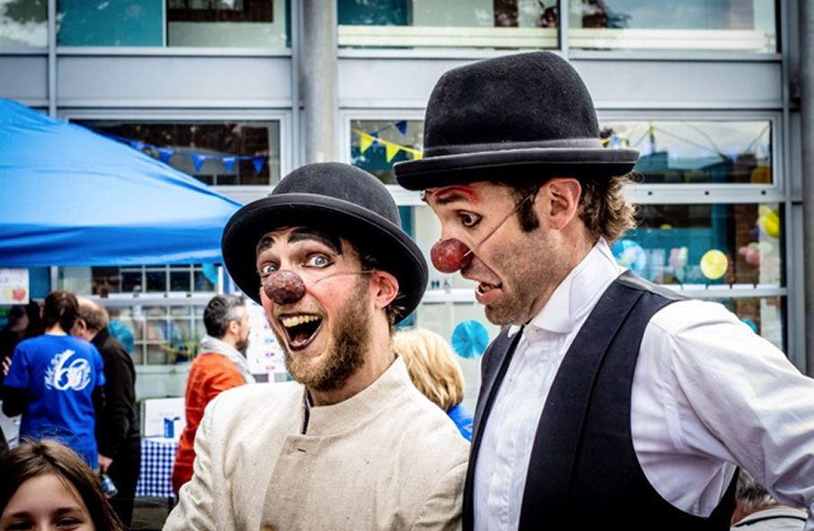 Les NAZ déguisés en clowns